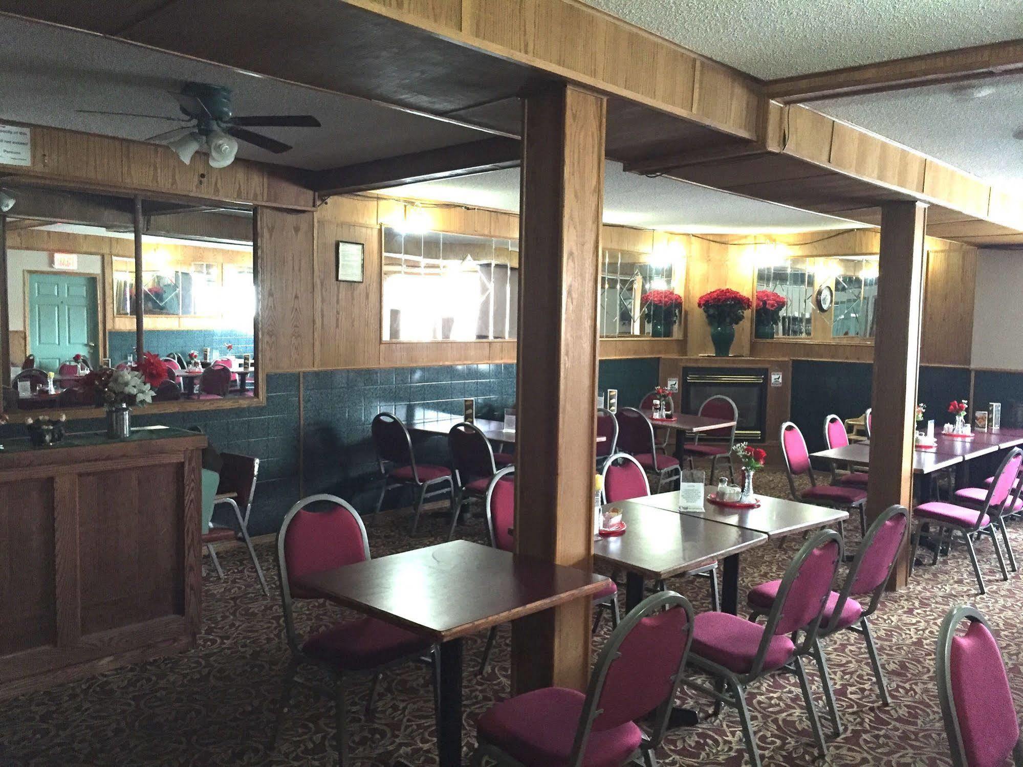 King'S Hotel & Motel By Elevate Rooms Shaunavon Exterior foto